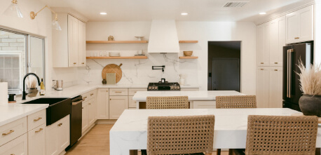 an L-shaped kitchen layout with a central island and a dining table